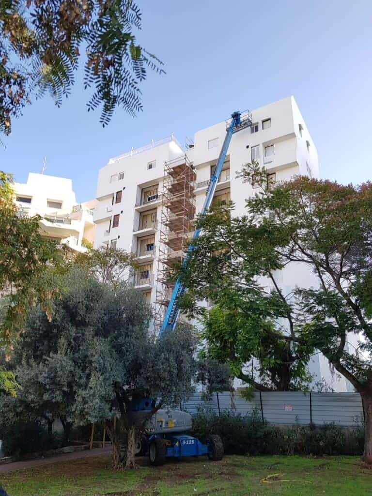 בניית מרפסת תלויה בבניין משותף