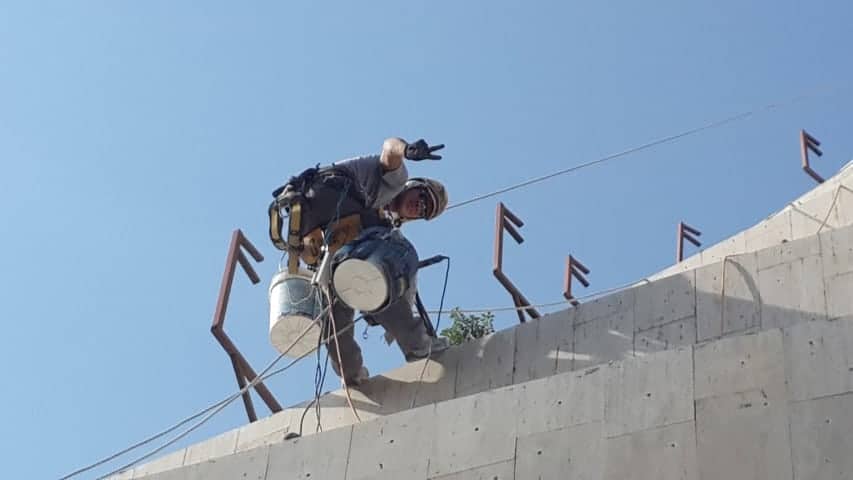 חיזוק אריחים בבניין על ידי קבוצת בלקון