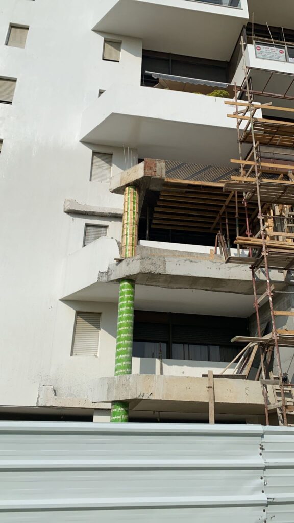 מבנה באמצע תהליך שיקום על ידי קבוצת בלקון